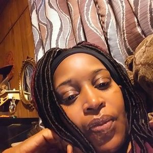 Meet your Posher, Carlis